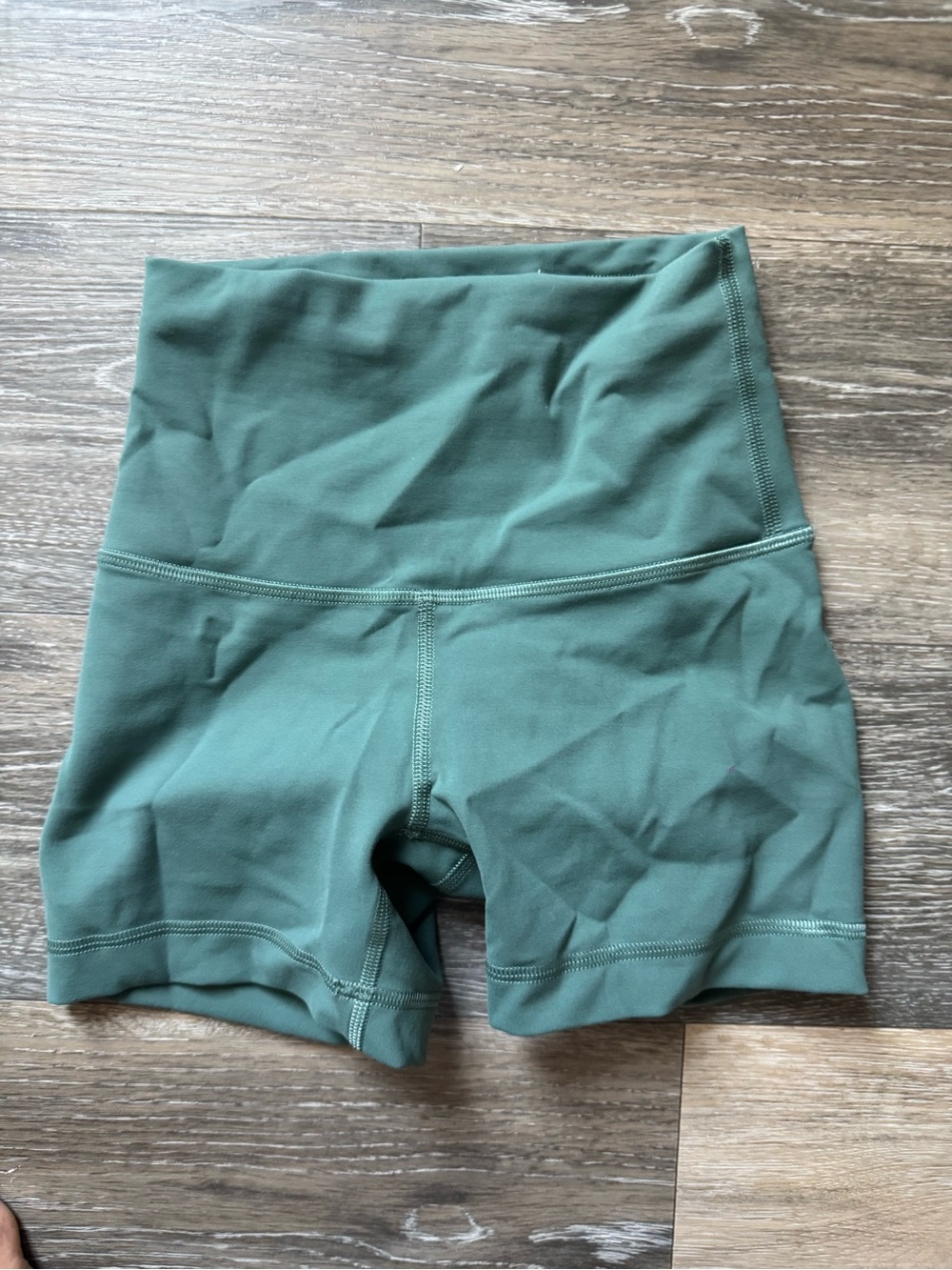 Like New Lululemon High-Rise Green Women's Performance Shorts Sz 0